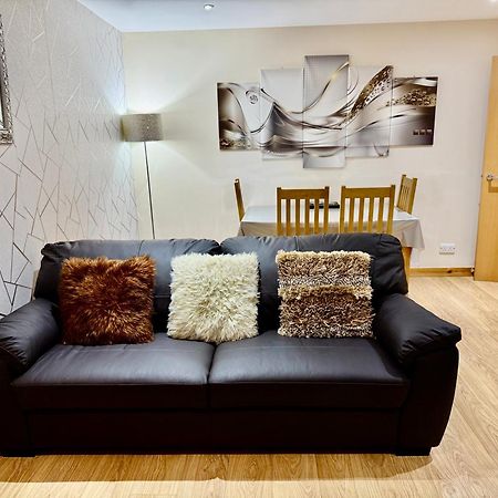 Azim And Suzi'S City Centre Apartment Inverness Exteriör bild