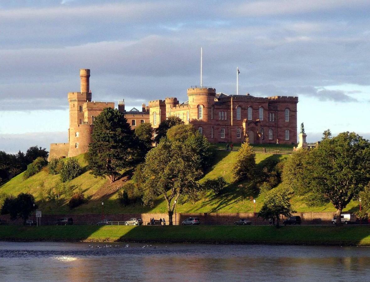 Azim And Suzi'S City Centre Apartment Inverness Exteriör bild